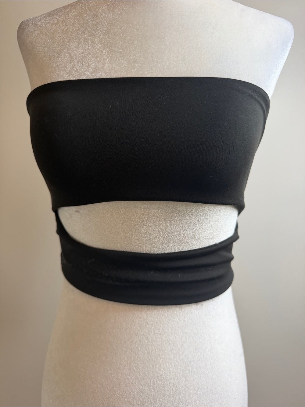 EDIKTED Black Strapless Cutout Tube Top Sz Xs